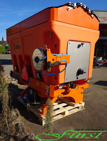 HILLTIP IceStriker 1150TR Traktoren-Kombistreuer in Orange mit Vorbefeuchtung, Streusymmetrieverstellung, Leerstandssensor und Beleuchtungskit
